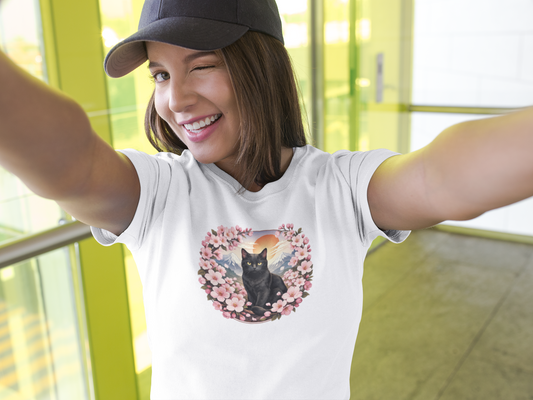 T-Shirt Gatto Nero Stile Giapponese con Fiori di Ciliegio